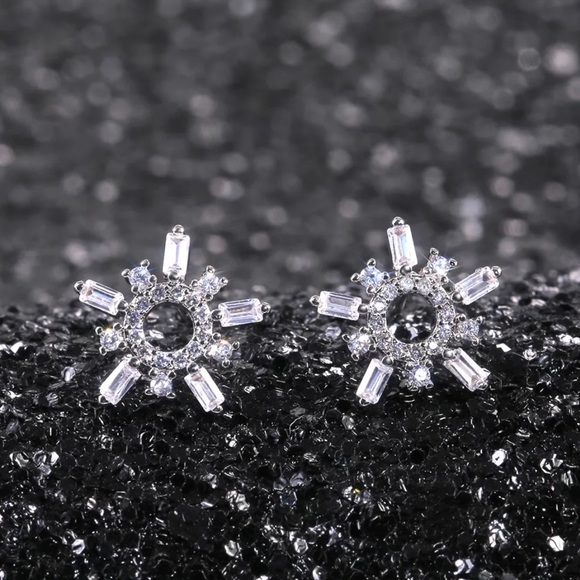 ✨Silver Star Studs✨ - Picture 2 of 7